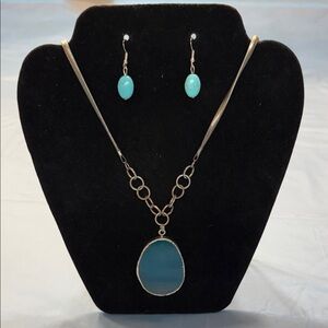 Elegant Blue Pendant Necklace and Earring Set